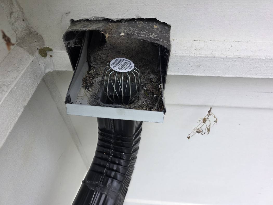 Wire metal strainer fitted in the outlet above a downspout in Toronto by DT Cleaning